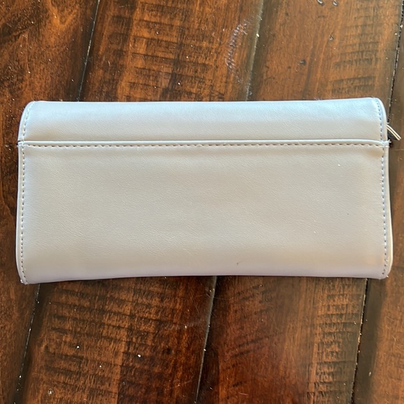 NWOT BCBGeneration wallet. Gray with gold hardware 13 pockets - Picture 3 of 6